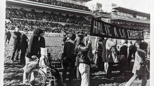 Manifestation à l'hippodrome d'Auteuil